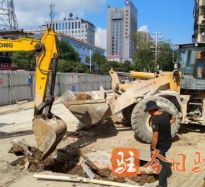 靠逼免费大全高温下的坚守｜道路建设者用汗水铺就畅通路